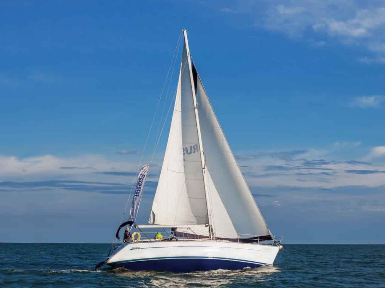 Яхта – Bavaria 42 (Arial)